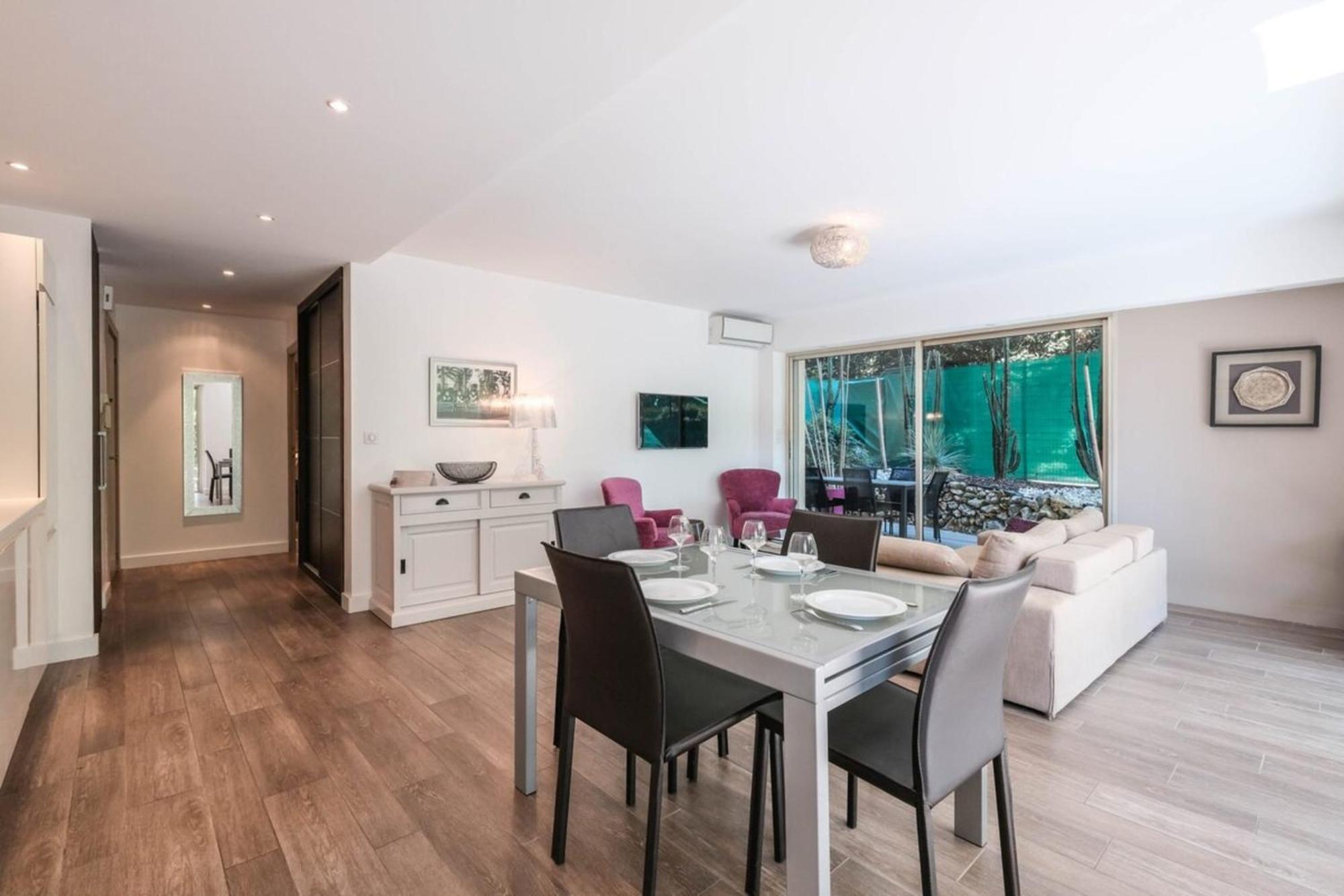 Wdf Two Bedrooms In The Heart Of Cannes!! *