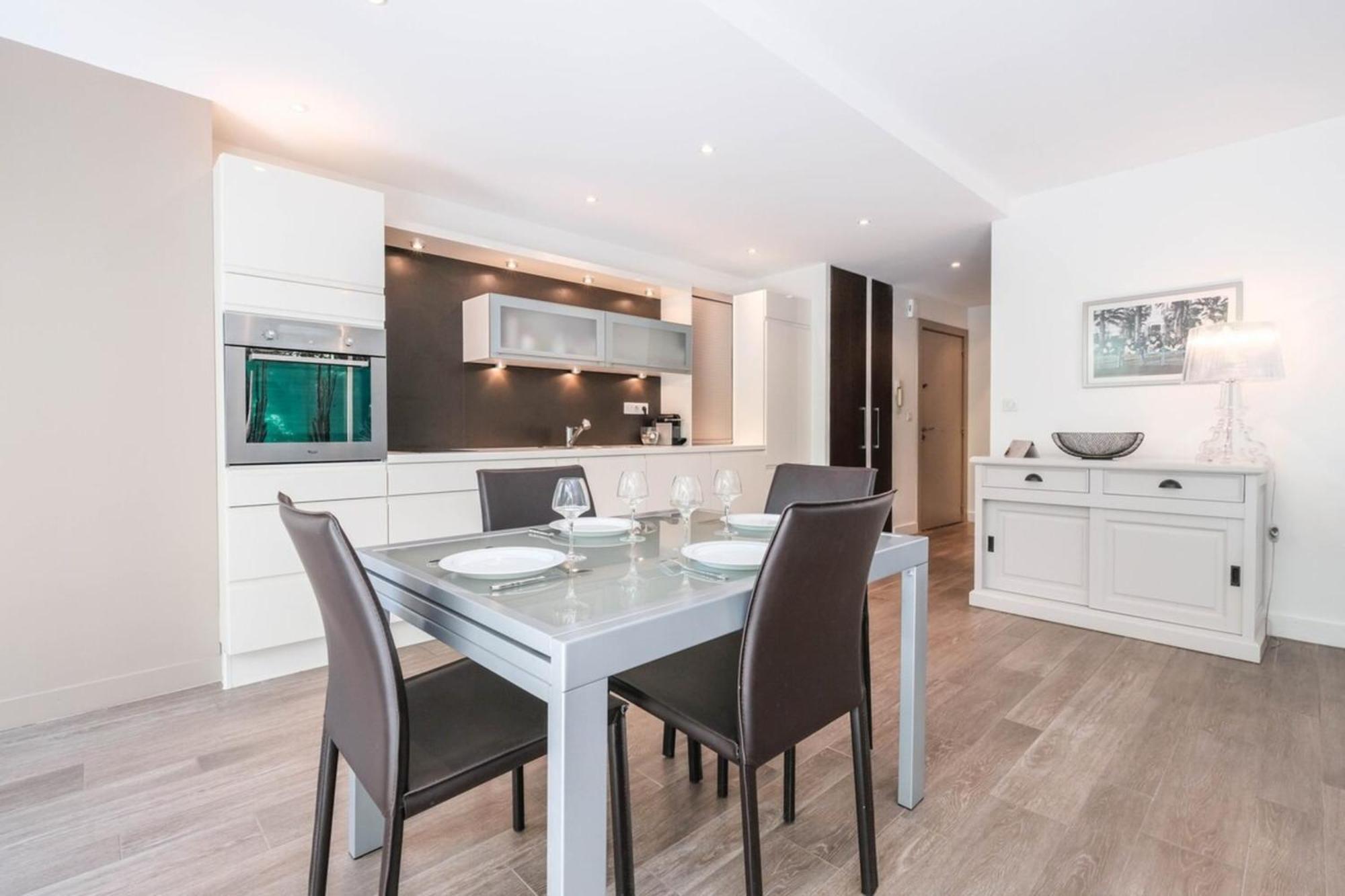 Wdf Two Bedrooms In The Heart Of Cannes!! *